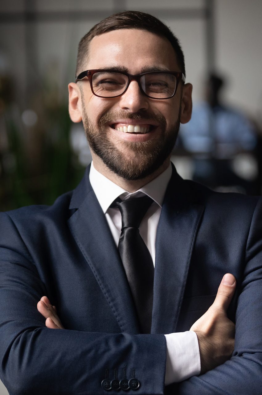 https://nifty.bold-themes.com/swirl/wp-content/uploads/sites/5/2020/08/team_05-850x1280.jpg